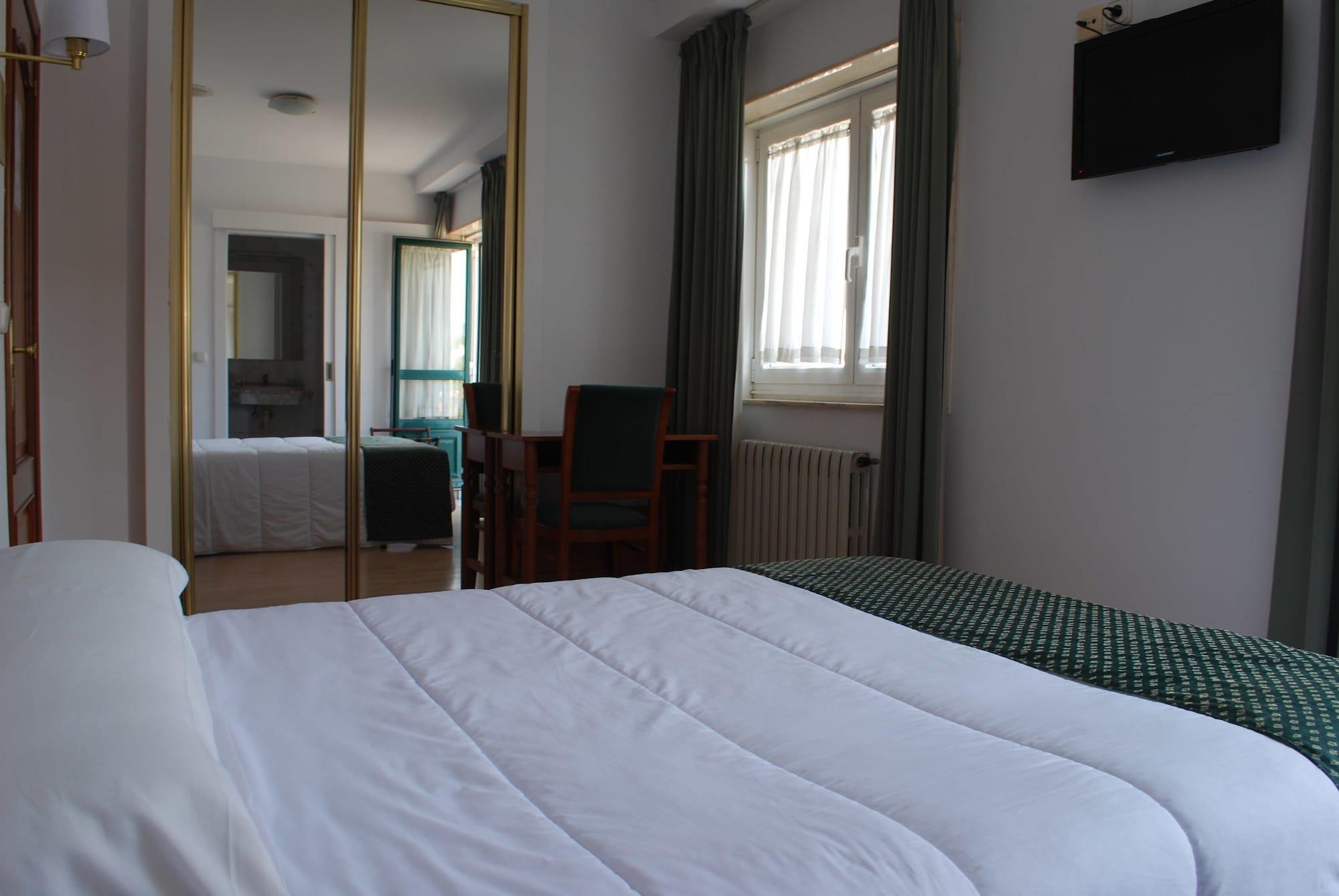San Jacobo Hotel *